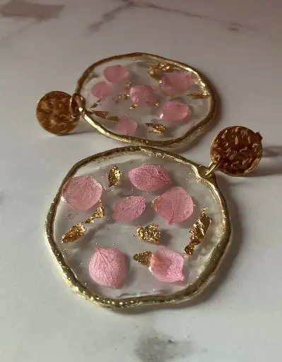 Flora - boucles d'oreilles en résine, acier inoxydable, fleurs séchées, feuilles dorées